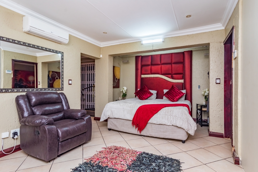 6 Bedroom Property for Sale in Noordheuwel Gauteng