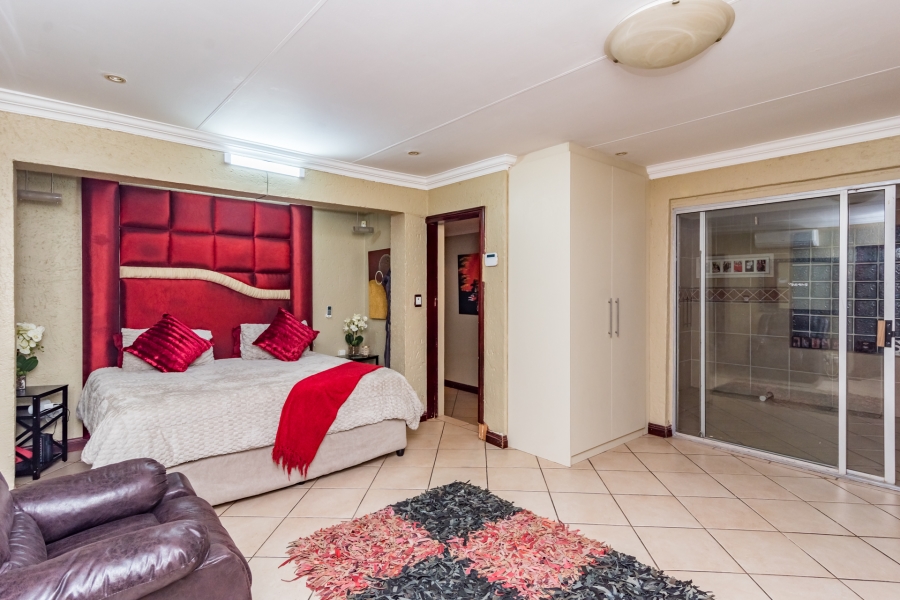 6 Bedroom Property for Sale in Noordheuwel Gauteng