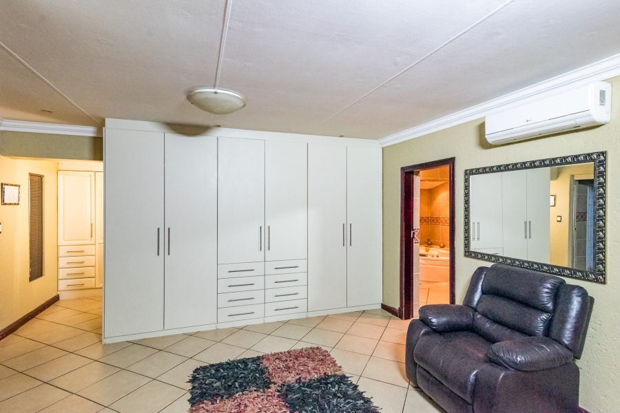 6 Bedroom Property for Sale in Noordheuwel Gauteng