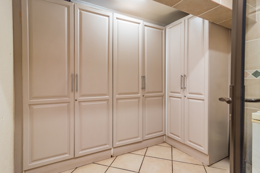 6 Bedroom Property for Sale in Noordheuwel Gauteng