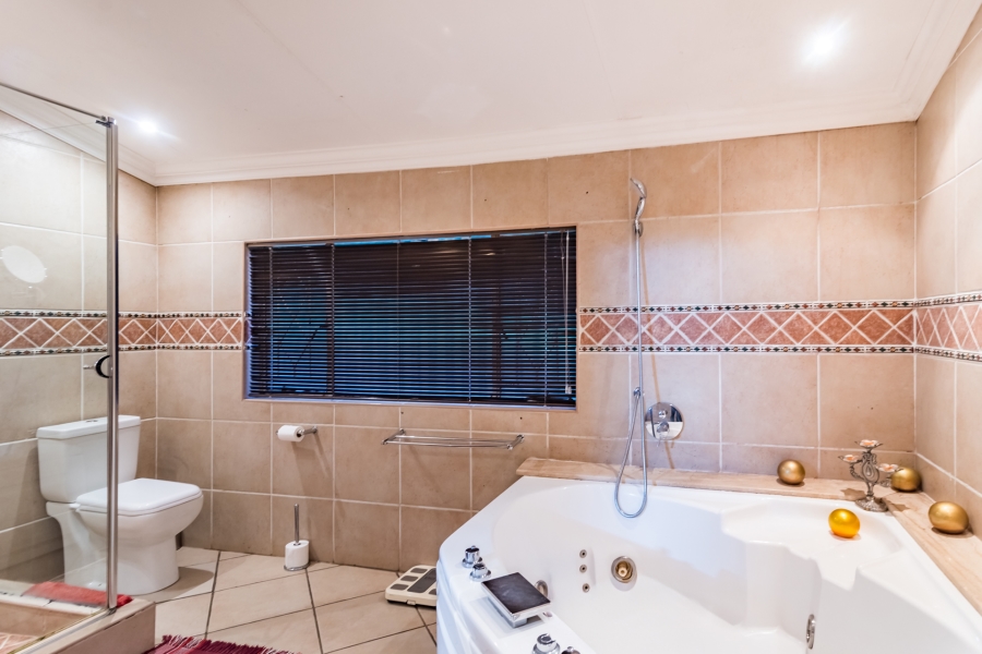 6 Bedroom Property for Sale in Noordheuwel Gauteng