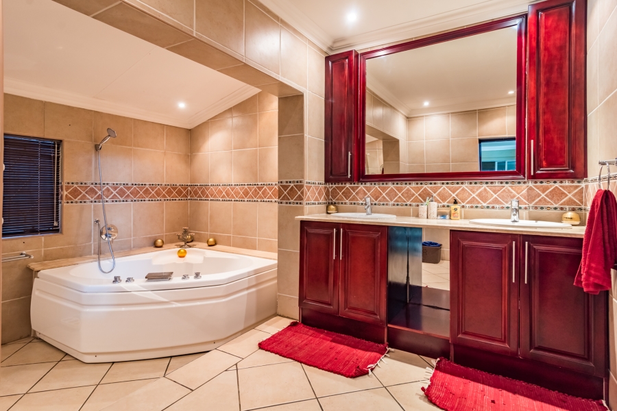 6 Bedroom Property for Sale in Noordheuwel Gauteng