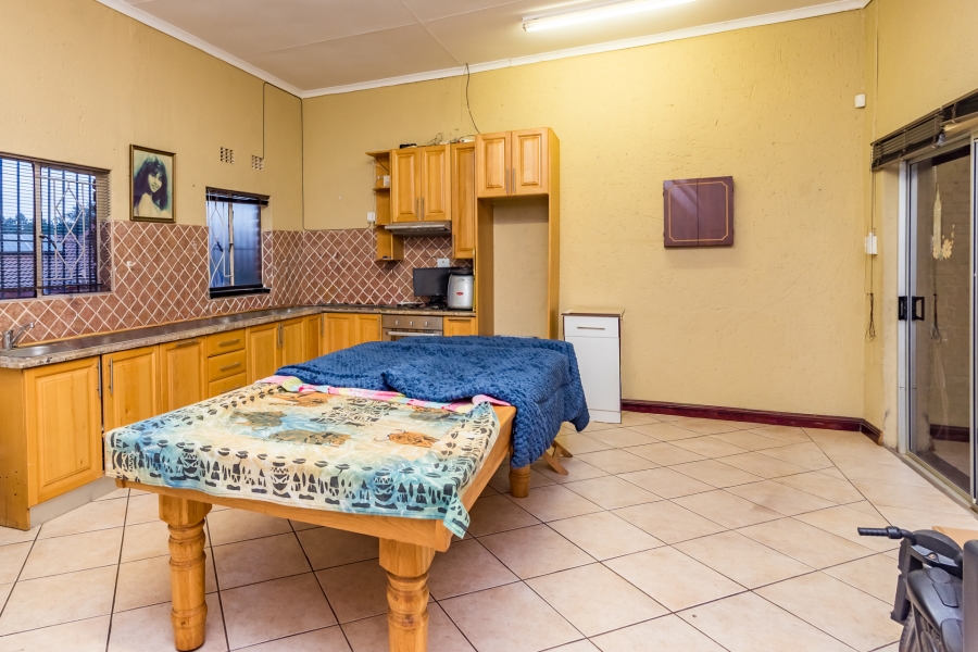 6 Bedroom Property for Sale in Noordheuwel Gauteng