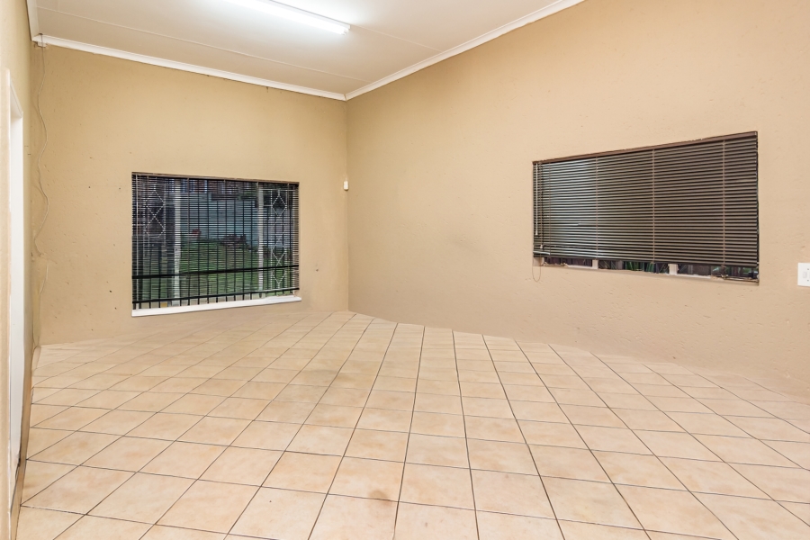 6 Bedroom Property for Sale in Noordheuwel Gauteng