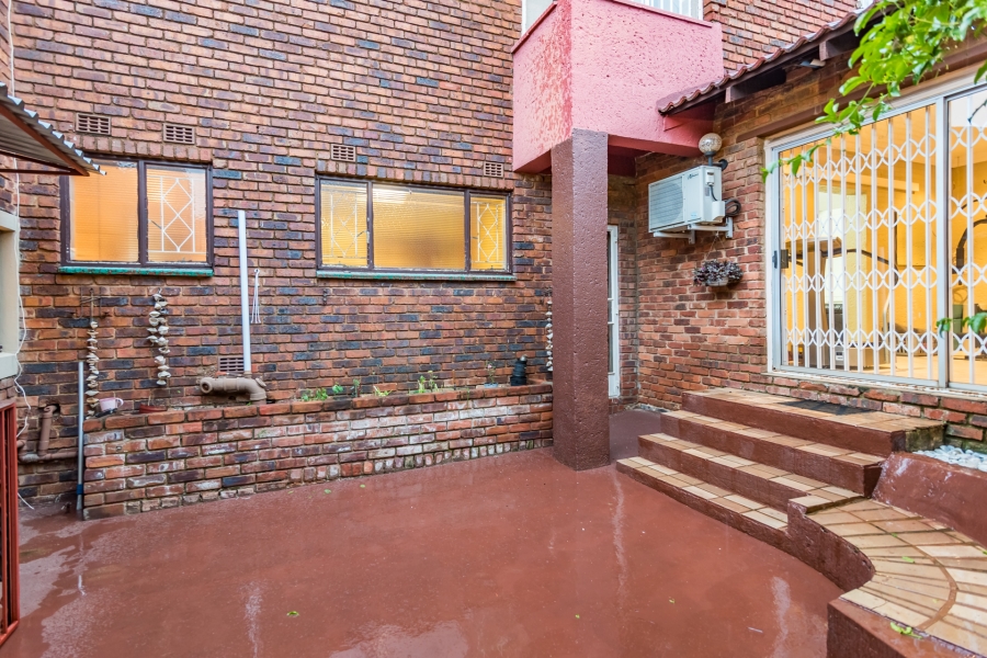 6 Bedroom Property for Sale in Noordheuwel Gauteng