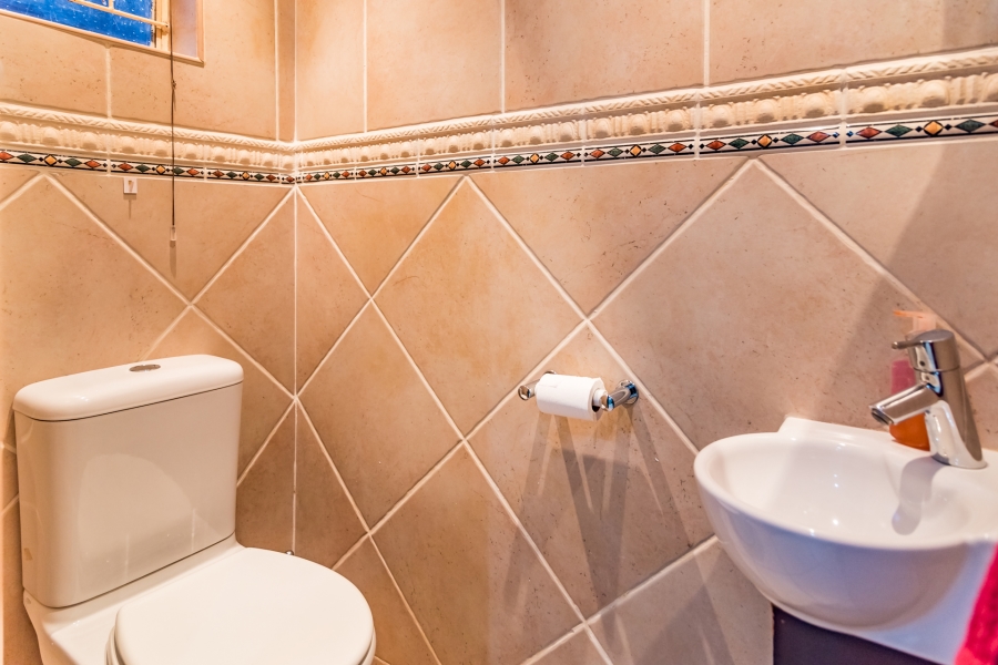 6 Bedroom Property for Sale in Noordheuwel Gauteng