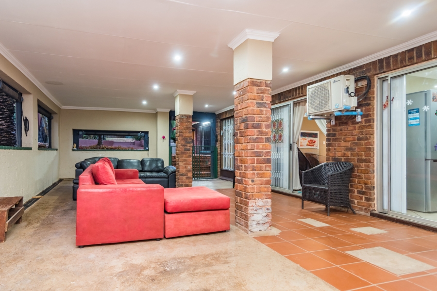 6 Bedroom Property for Sale in Noordheuwel Gauteng