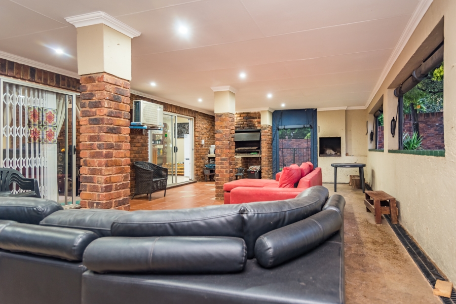 6 Bedroom Property for Sale in Noordheuwel Gauteng