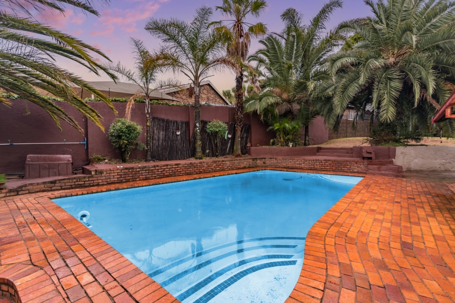 6 Bedroom Property for Sale in Noordheuwel Gauteng