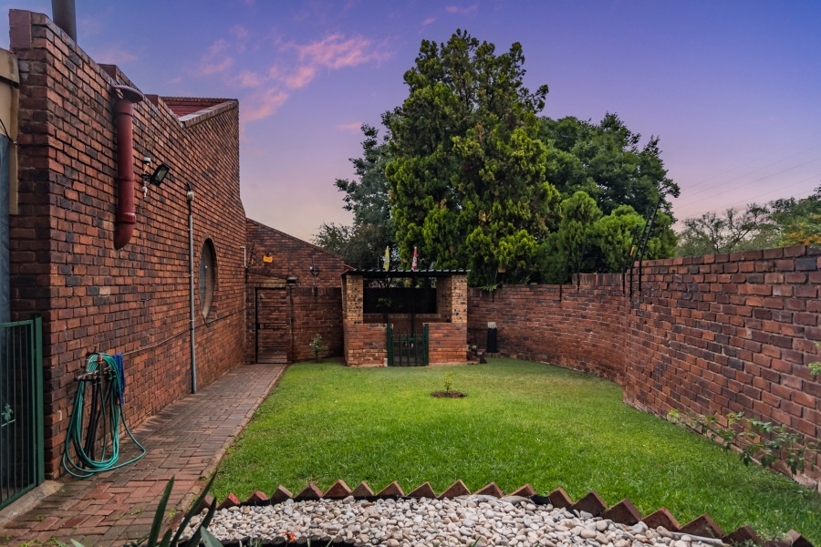 6 Bedroom Property for Sale in Noordheuwel Gauteng