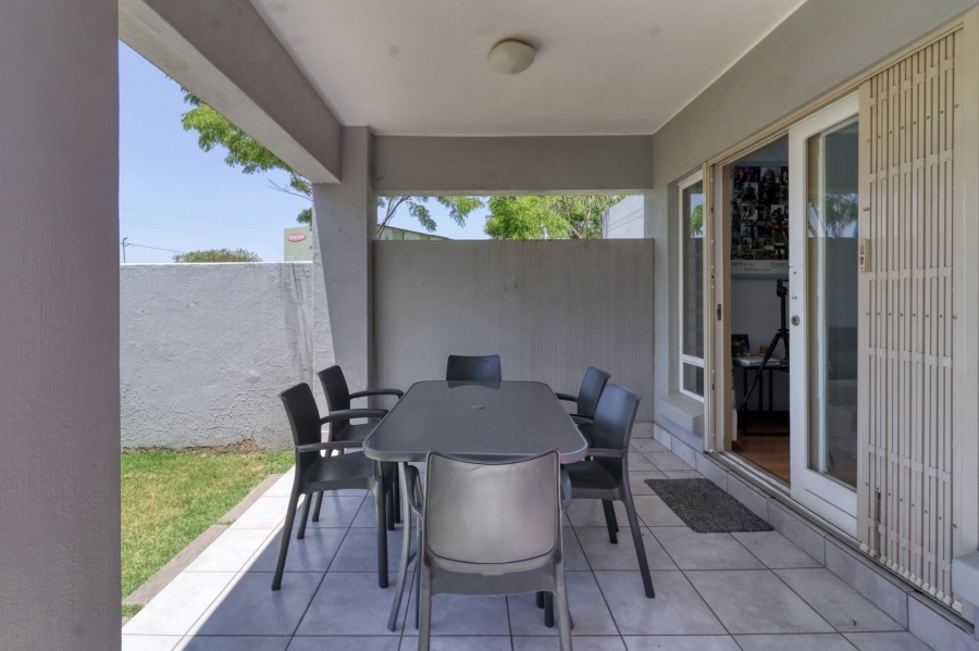 2 Bedroom Property for Sale in Broadacres Gauteng