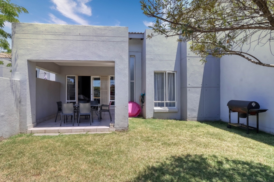 2 Bedroom Property for Sale in Broadacres Gauteng