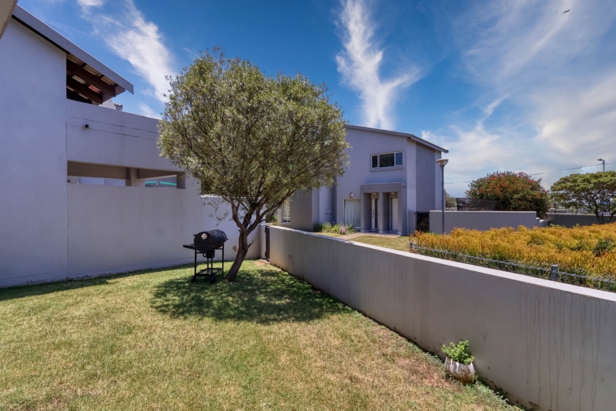 2 Bedroom Property for Sale in Broadacres Gauteng