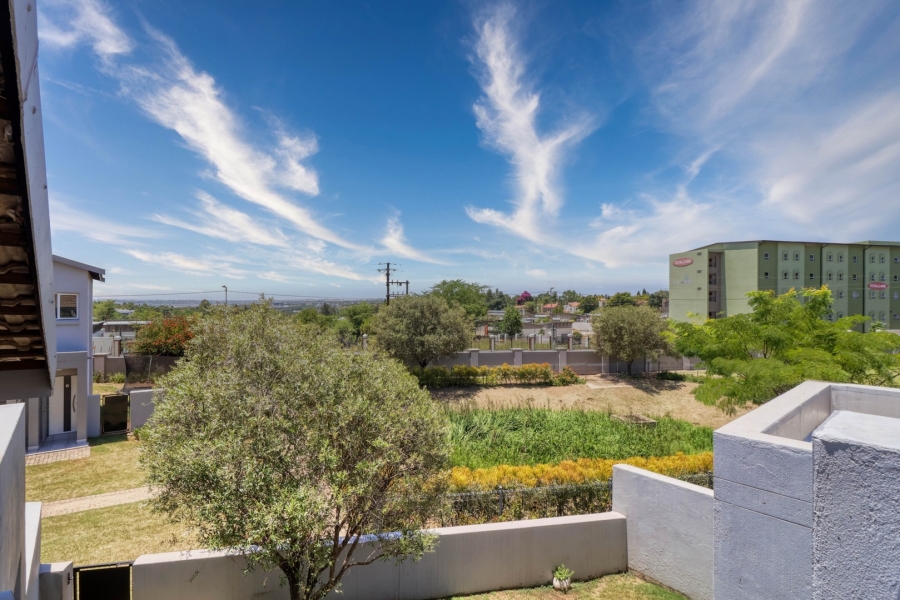 2 Bedroom Property for Sale in Broadacres Gauteng