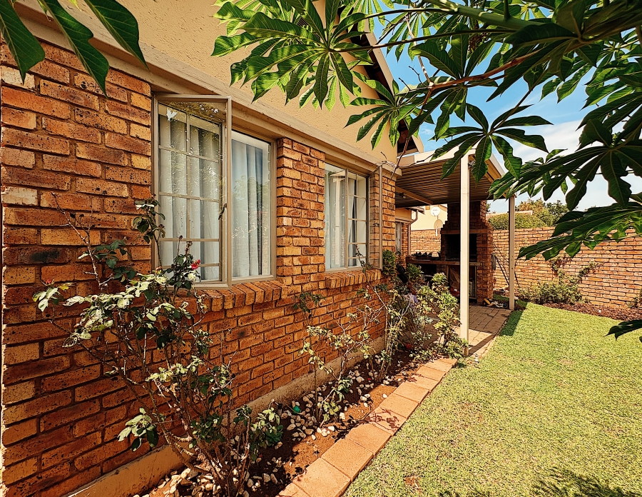 2 Bedroom Property for Sale in Equestria Gauteng
