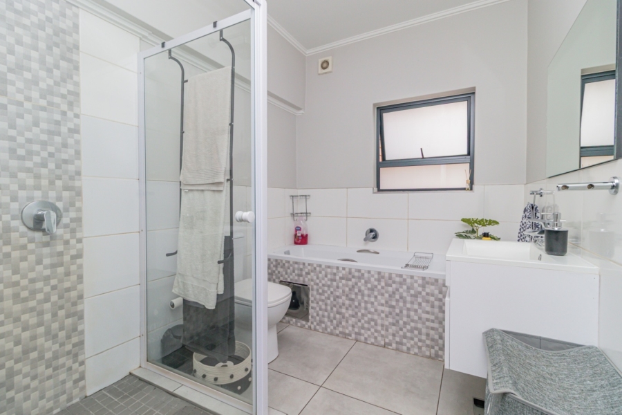2 Bedroom Property for Sale in Glen Marais Gauteng