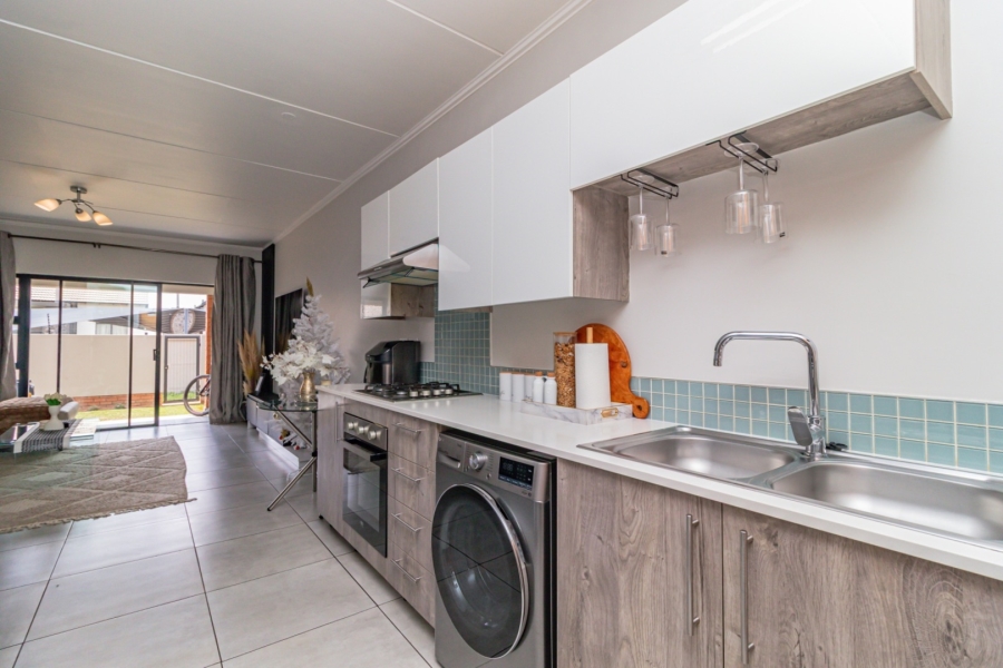 2 Bedroom Property for Sale in Glen Marais Gauteng