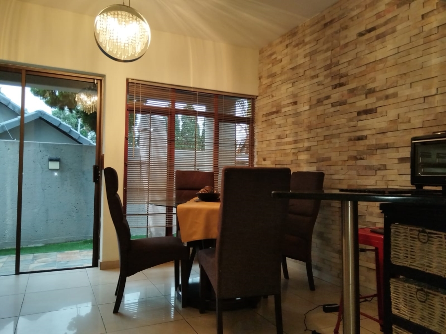 To Let 3 Bedroom Property for Rent in Corlett Gardens Gauteng