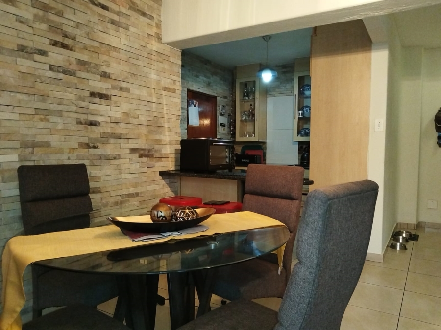 To Let 3 Bedroom Property for Rent in Corlett Gardens Gauteng