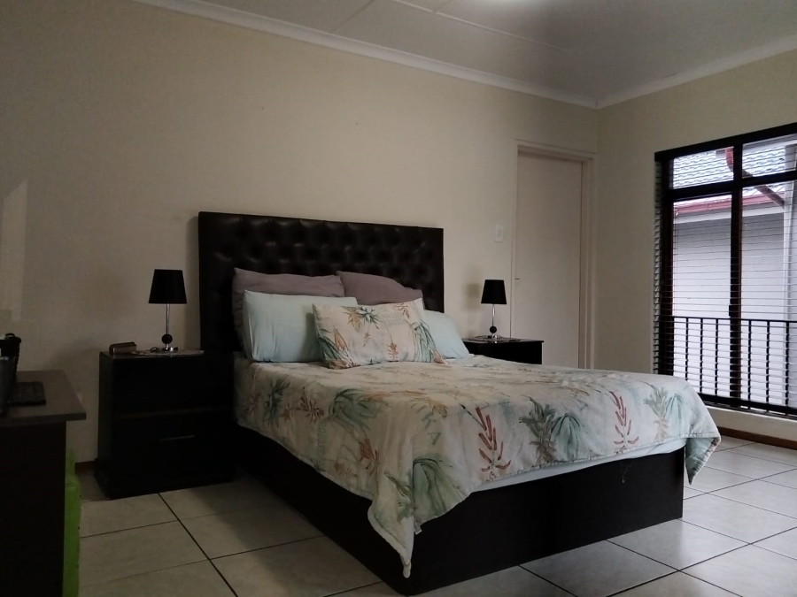 To Let 3 Bedroom Property for Rent in Corlett Gardens Gauteng