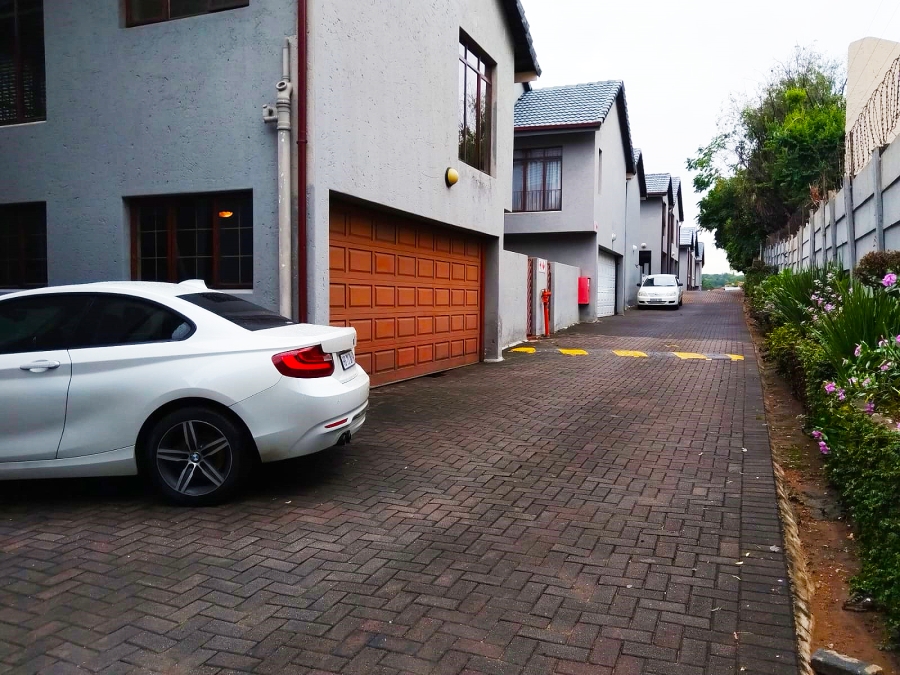 To Let 3 Bedroom Property for Rent in Corlett Gardens Gauteng