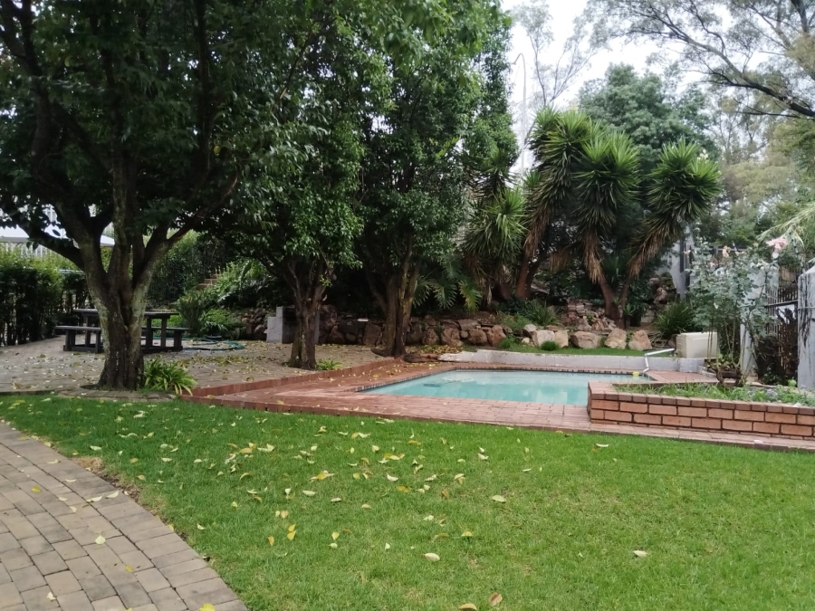 To Let 3 Bedroom Property for Rent in Corlett Gardens Gauteng