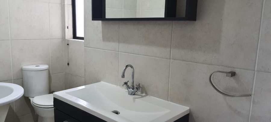 To Let 2 Bedroom Property for Rent in Greenstone Hill Gauteng