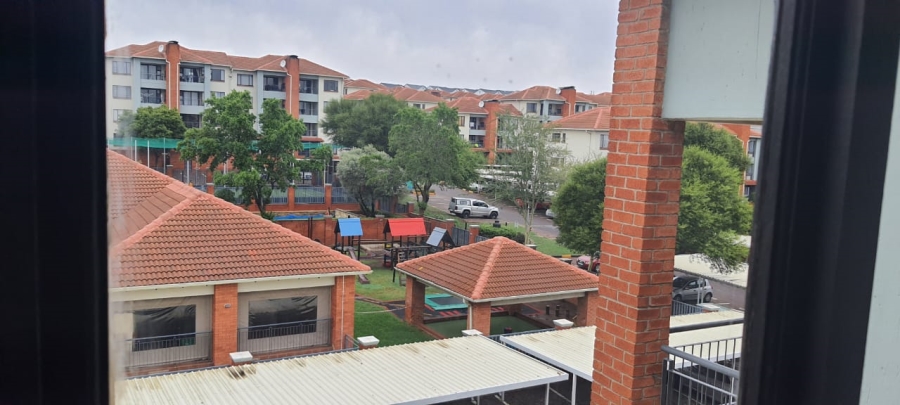 To Let 2 Bedroom Property for Rent in Greenstone Hill Gauteng