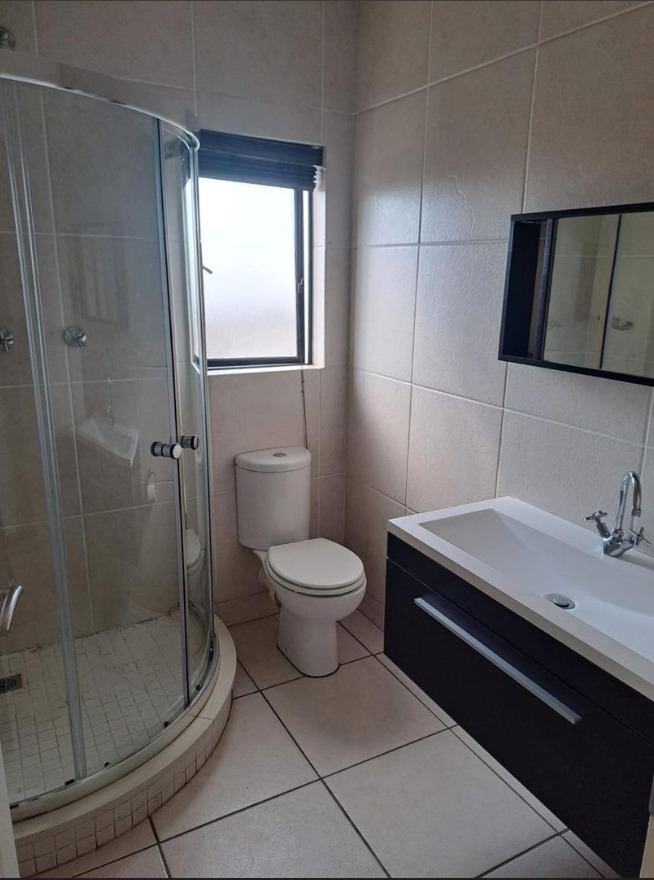 To Let 2 Bedroom Property for Rent in Greenstone Hill Gauteng