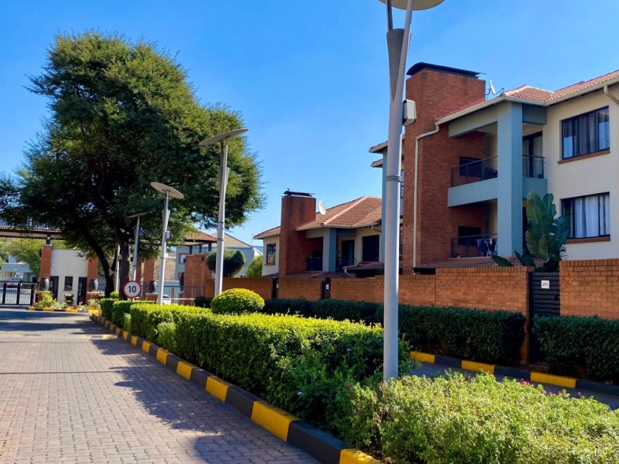 To Let 2 Bedroom Property for Rent in Greenstone Hill Gauteng