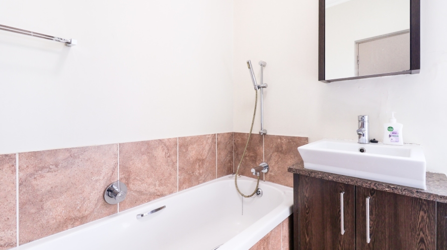 2 Bedroom Property for Sale in Lonehill Gauteng