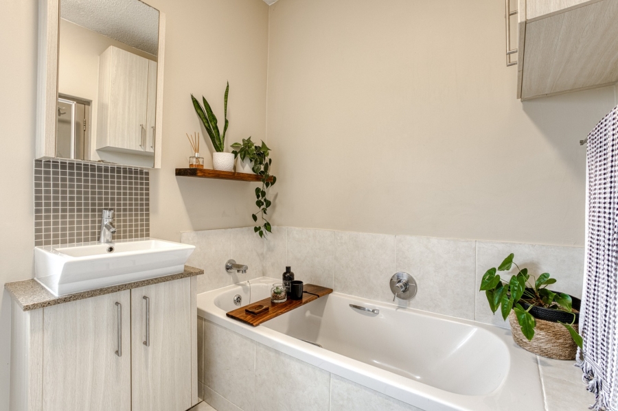 2 Bedroom Property for Sale in Lonehill Gauteng