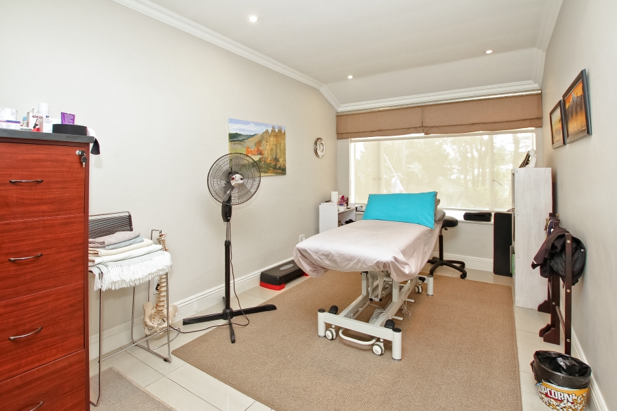 5 Bedroom Property for Sale in Bryanston Gauteng