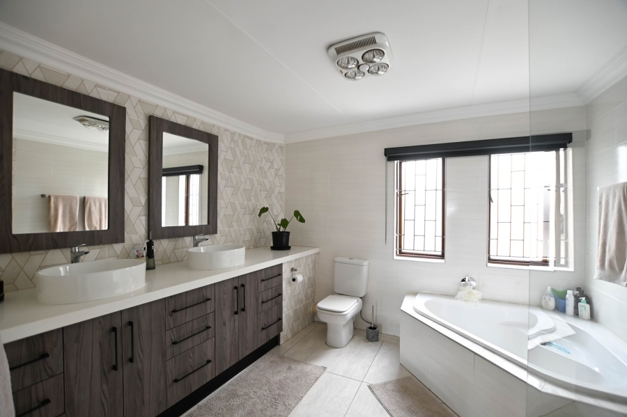 5 Bedroom Property for Sale in Montana Park Gauteng