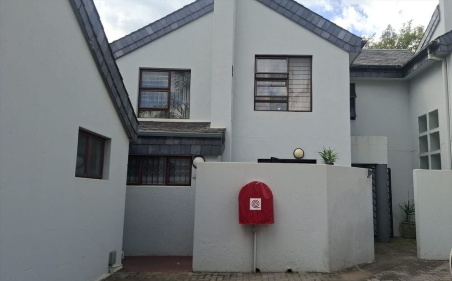 3 Bedroom Property for Sale in Lakefield Gauteng