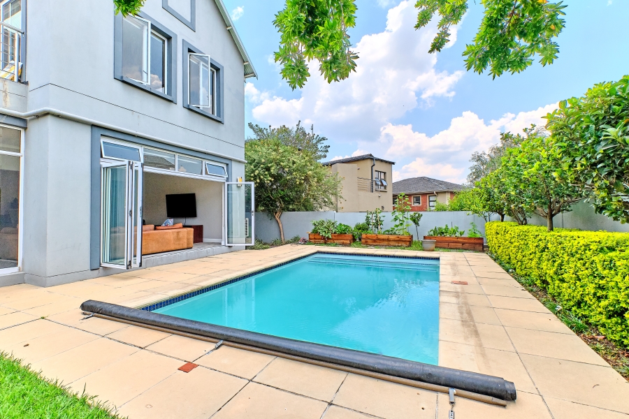 To Let 4 Bedroom Property for Rent in Waterfall Country Village Gauteng