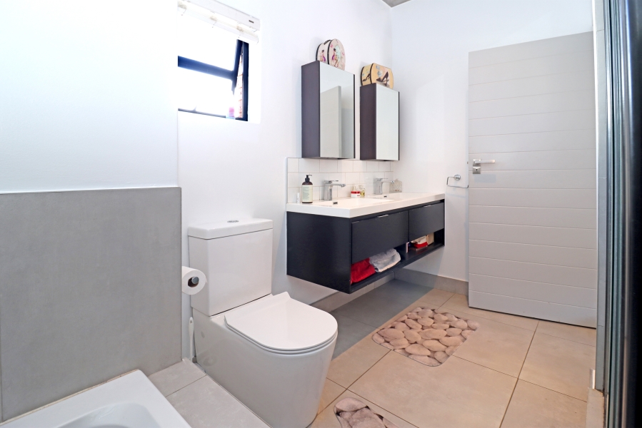 1 Bedroom Property for Sale in Melrose North Gauteng