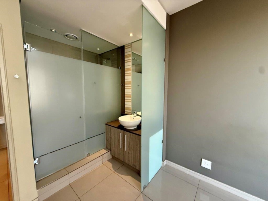 To Let 2 Bedroom Property for Rent in Rosebank Gauteng