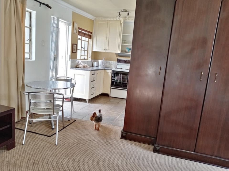 To Let 1 Bedroom Property for Rent in Waverley Gauteng