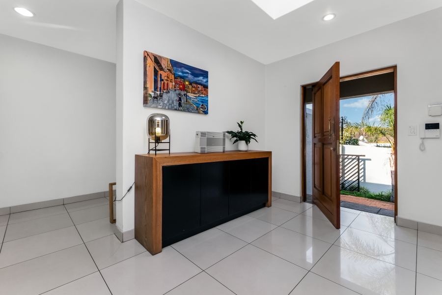 To Let 4 Bedroom Property for Rent in Benmore Gardens Gauteng