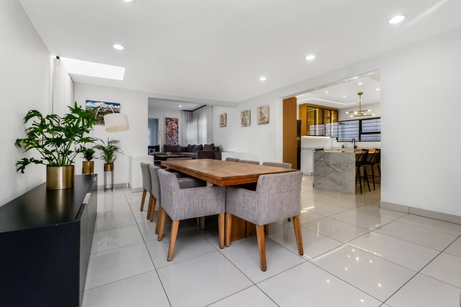 To Let 4 Bedroom Property for Rent in Benmore Gardens Gauteng