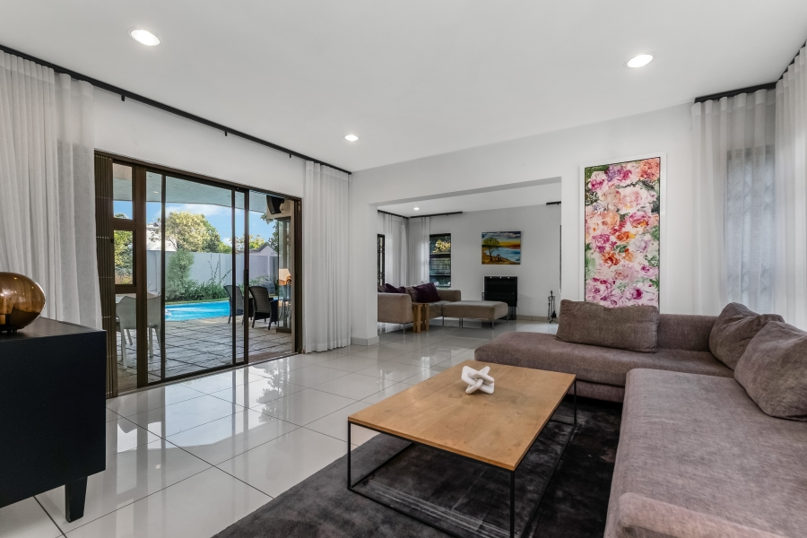 To Let 4 Bedroom Property for Rent in Benmore Gardens Gauteng