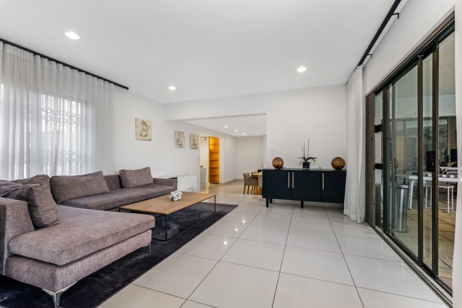 To Let 4 Bedroom Property for Rent in Benmore Gardens Gauteng