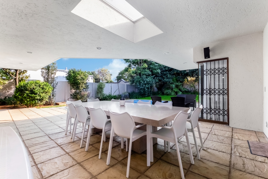 To Let 4 Bedroom Property for Rent in Benmore Gardens Gauteng