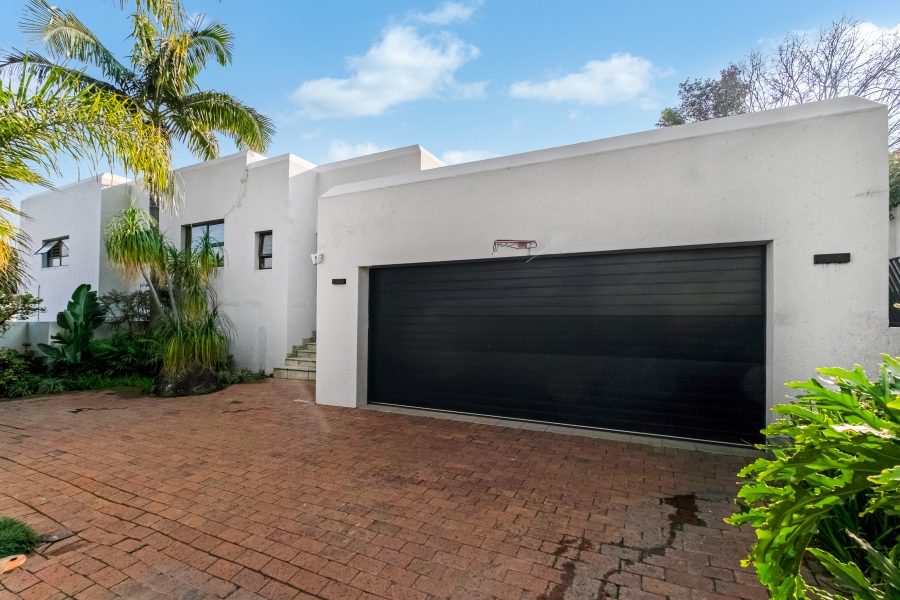 To Let 4 Bedroom Property for Rent in Benmore Gardens Gauteng