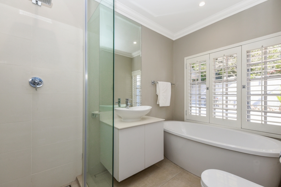 4 Bedroom Property for Sale in Gallo Manor Gauteng