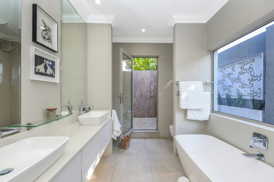 4 Bedroom Property for Sale in Gallo Manor Gauteng