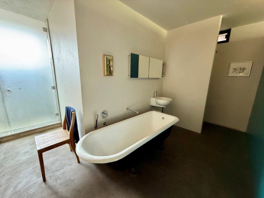 1 Bedroom Property for Sale in Milpark Gauteng