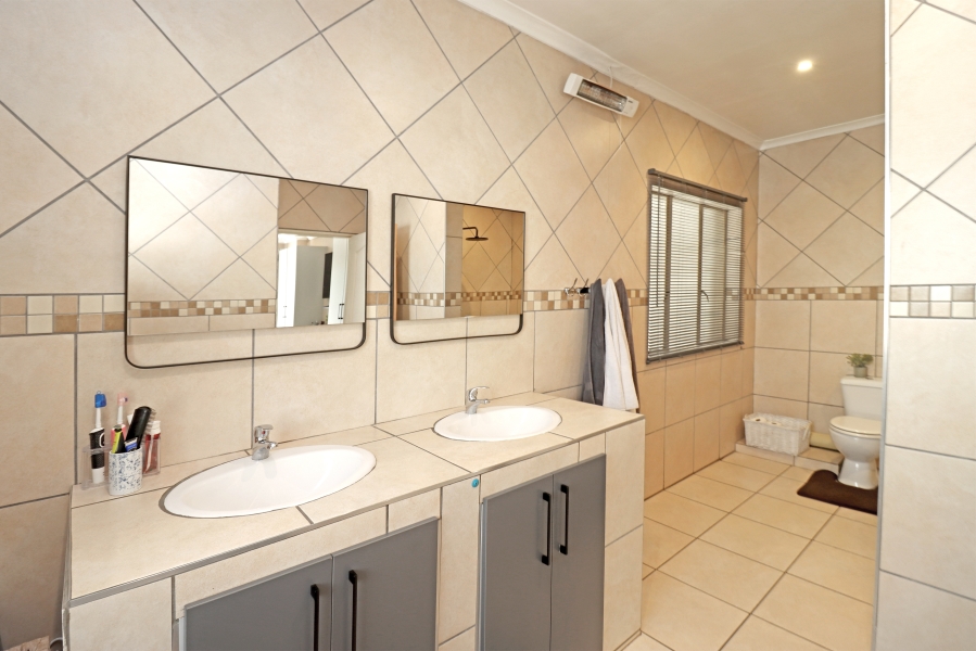 4 Bedroom Property for Sale in Rembrandt Park Gauteng