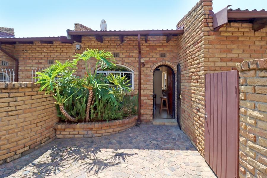 1 Bedroom Property for Sale in Corlett Gardens Gauteng